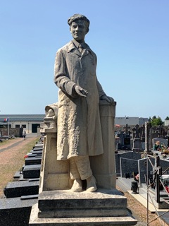 10 Statue de Pitard par Georges Delperrier source site de la commune