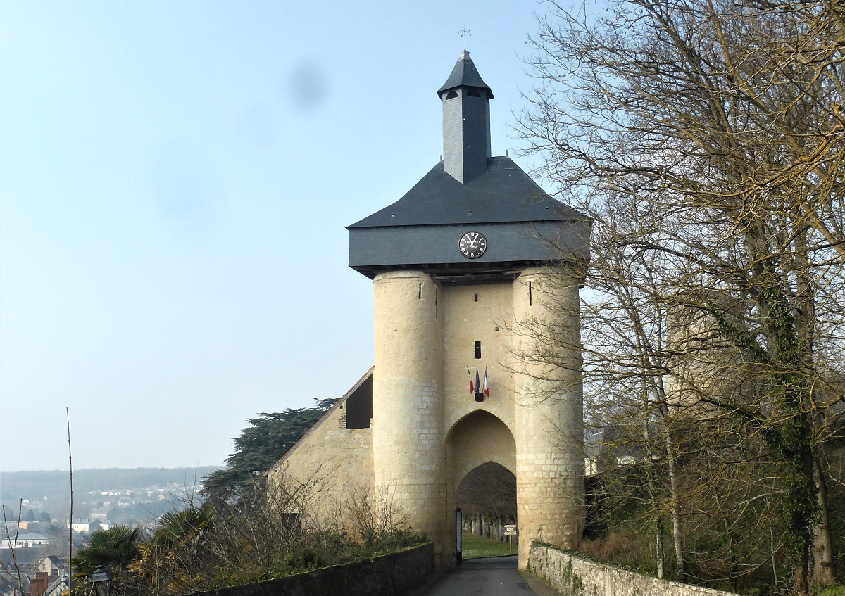 17b Château entrée photo PmD mars 2022