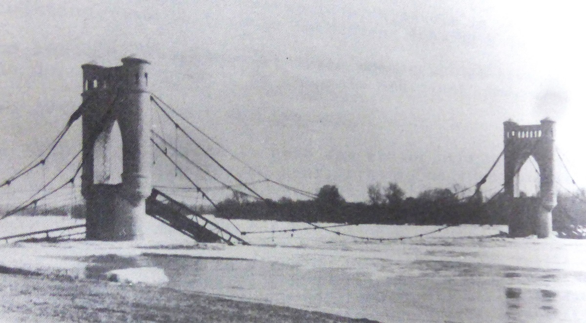 10bis Le pont en 1940 Amis du Vieux Langeais