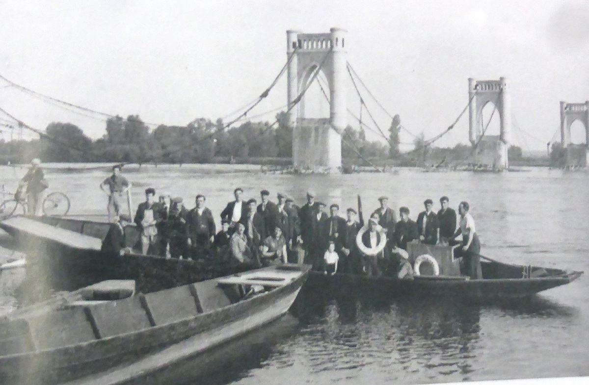 11bis Le pont et le bac en 1941 col privée