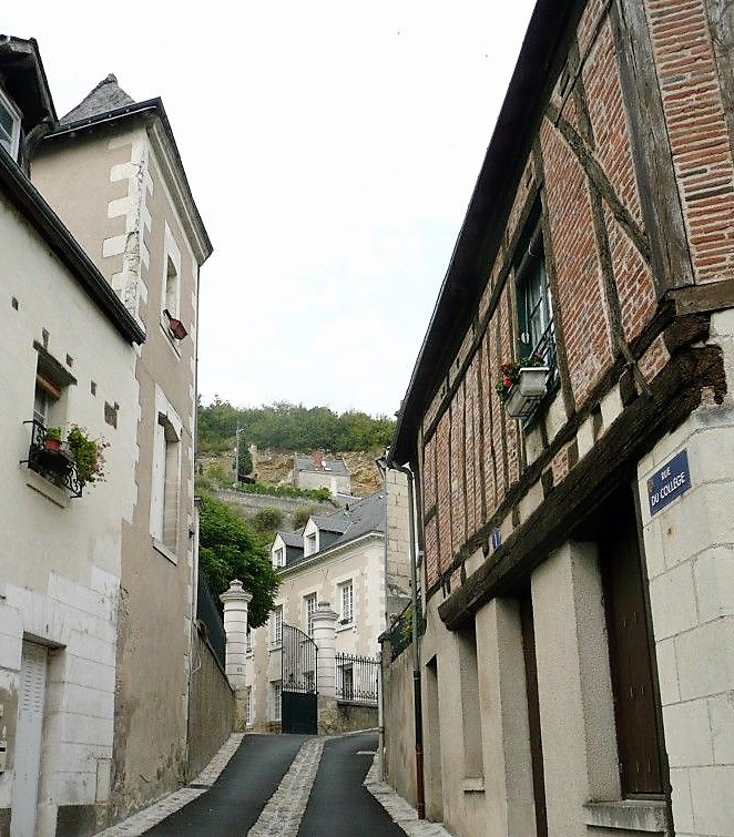 01 Chinon rue du collège photo PMD juillet 2011