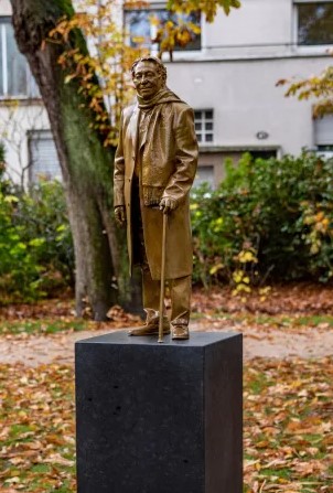 12 Le père Goriot dans lesjardins de la préfecture photo N