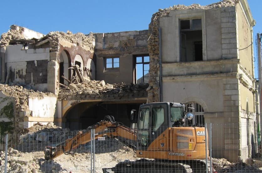 15 Destruction de lancienne halle photo 2019 NR