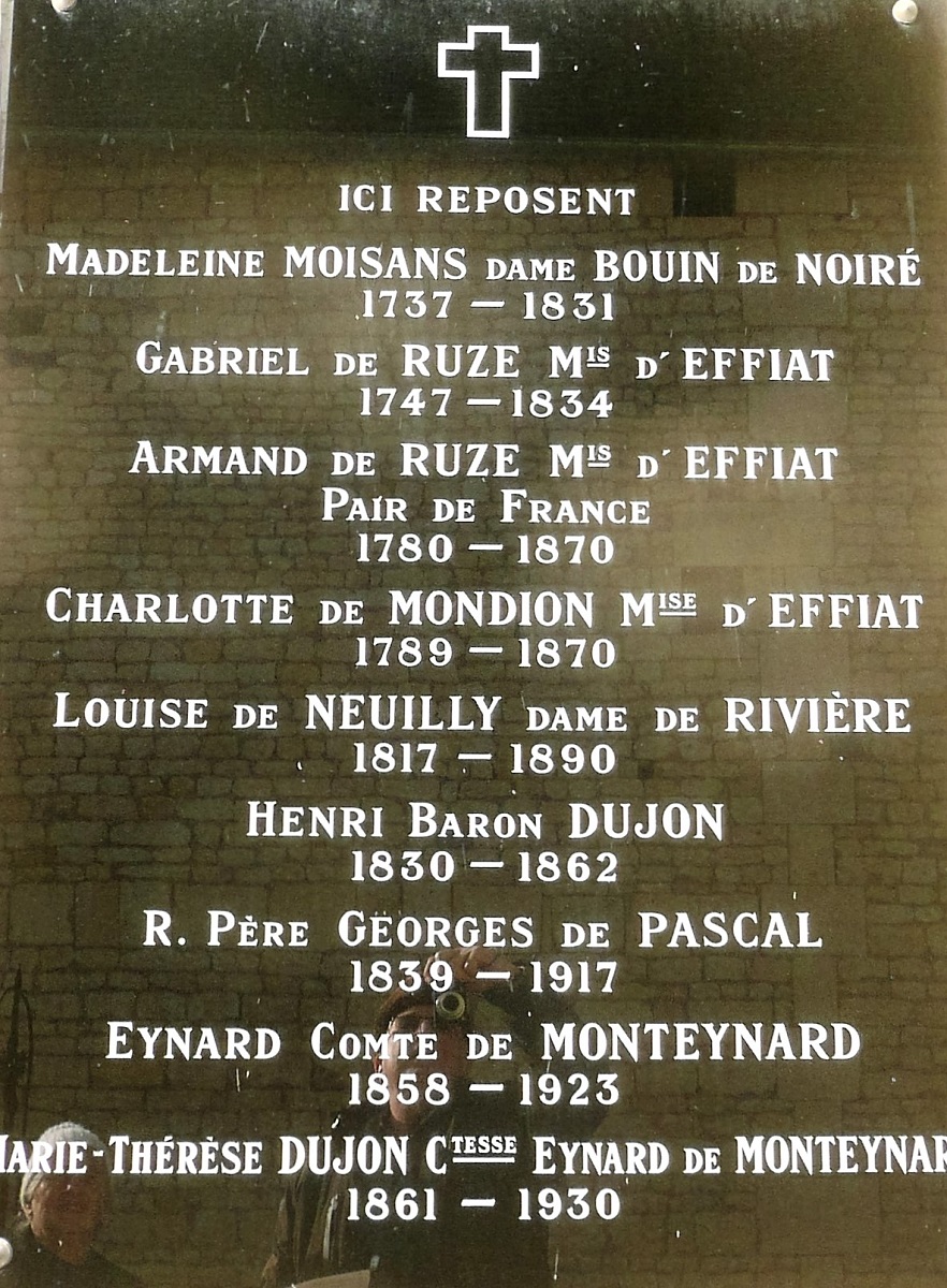 08 Plaque dans le cimetière photo PmD février 2013