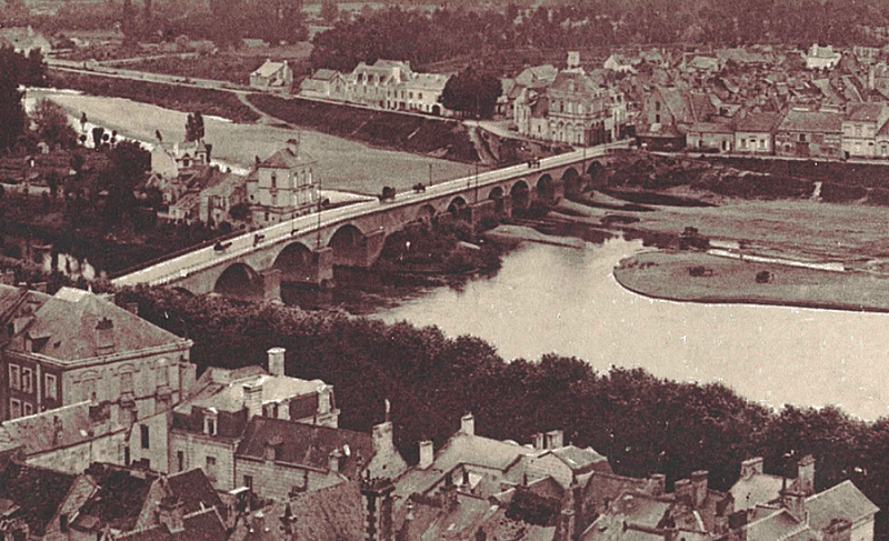 10 Pont entre le bourg et le faubourg Saint Javques cp