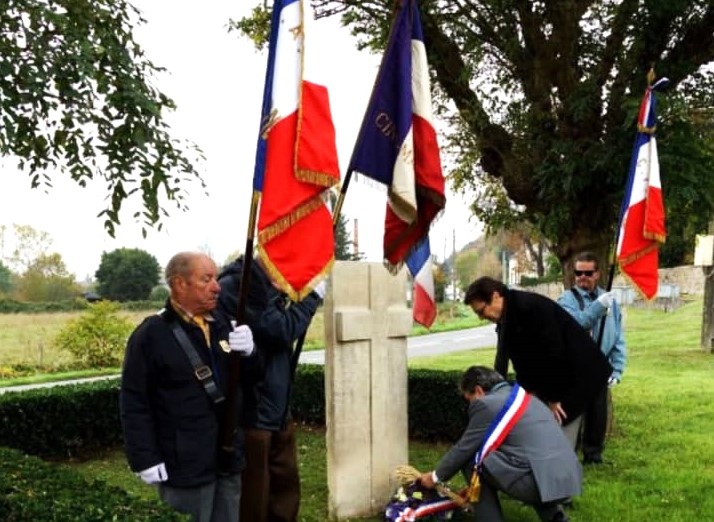 16a Borne de la Terre Sacrée photo N.R