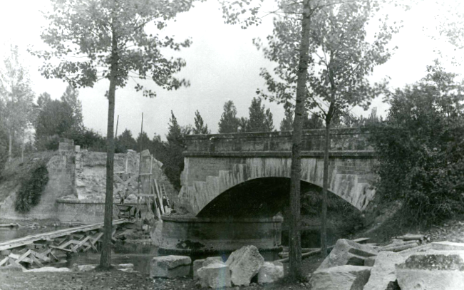 03 Huismes pont détruit source AD 37