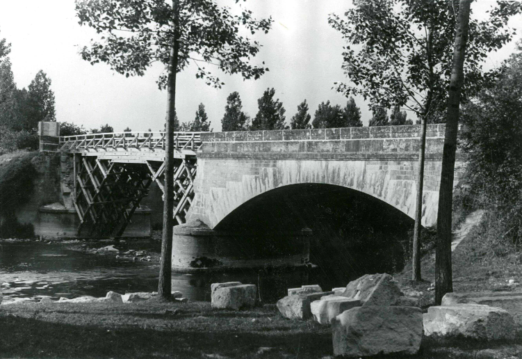 04 Huismes passerelle provisoire source AD 37