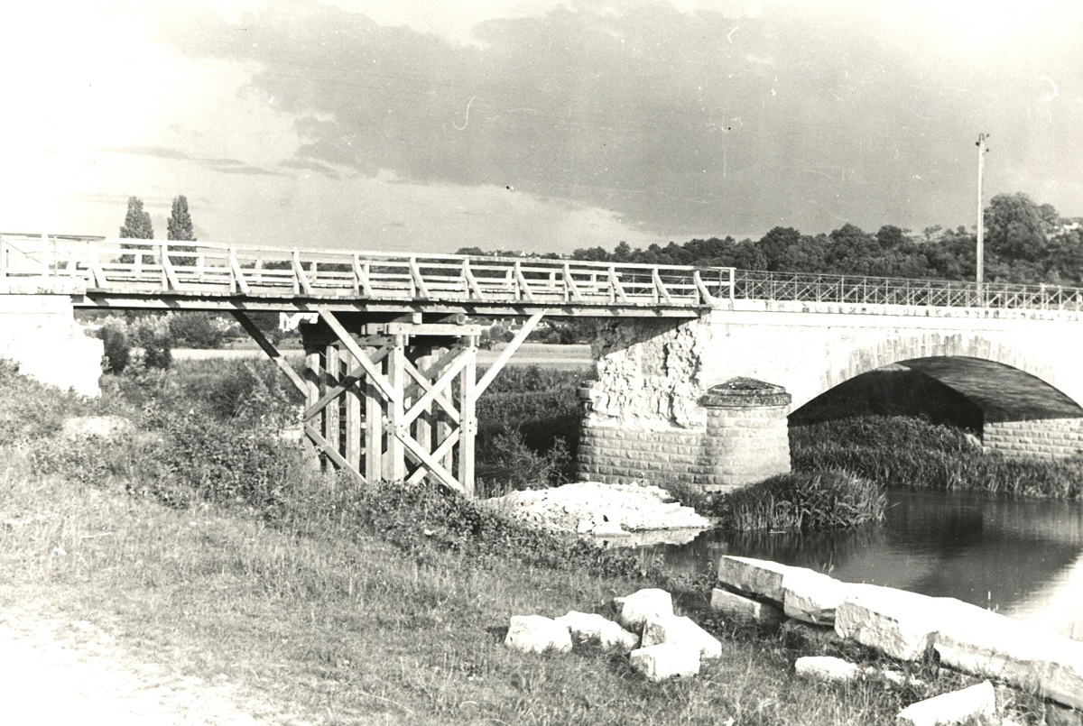 11 Rigny Ussé le pont neuf passerelle provisoire source AD 37
