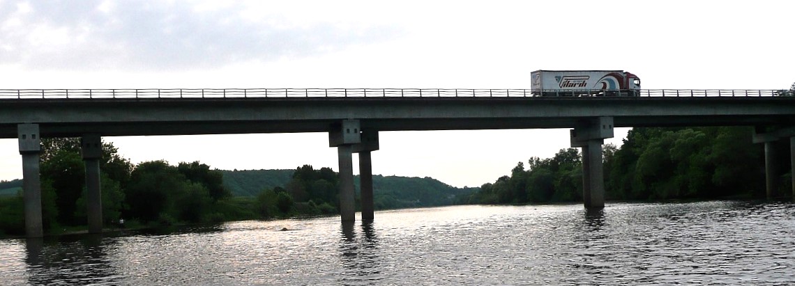 04 Pont autoroutier entre Nouâtre et Ports sur Vienne photo PmD mai 2010