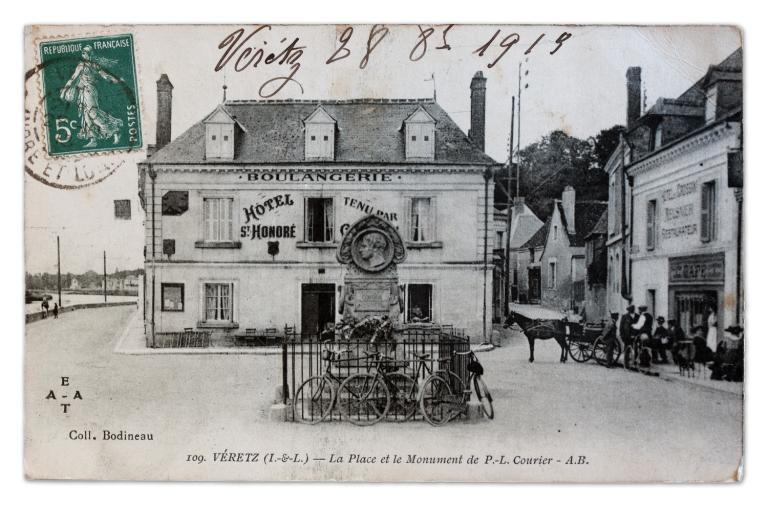28 Monument de Paul Louis Courier cp