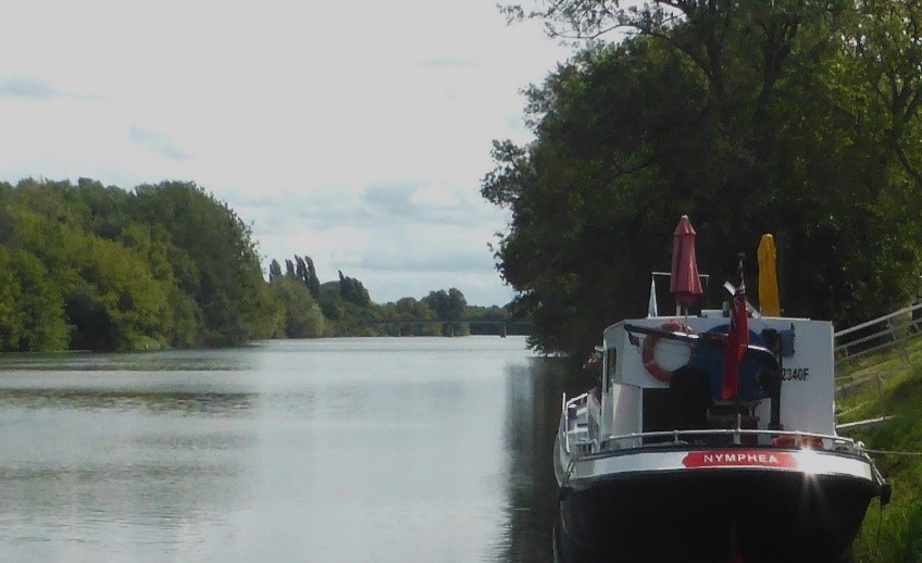 04 Le Cher en amont du barrage de Nitray avec le pont de Chandon à larrière plan photo PMD sept 2024